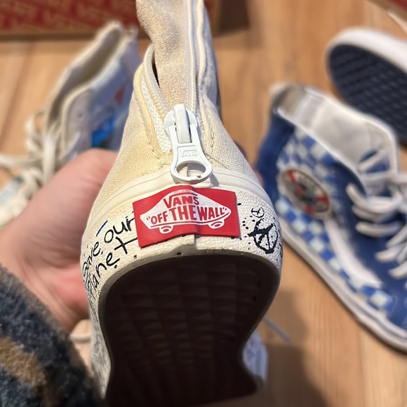 Two pairs of Vans for kids. - Picture 7 of 9